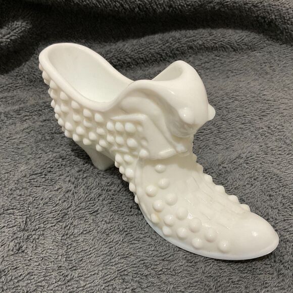 Fenton White Milk Glass Hobnail Shoe Slipper with Cat head - Picture 4 of 10
